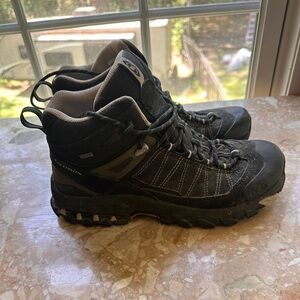 Salomon hiking boots. Size 8